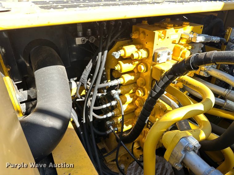 image for item NJ9476 2010 Komatsu PC350LC-8 excavator