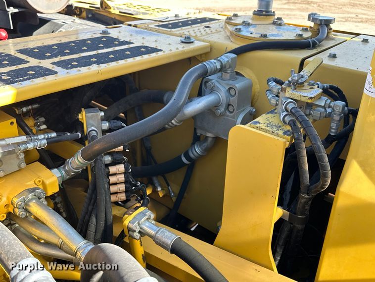 image for item NJ9476 2010 Komatsu PC350LC-8 excavator