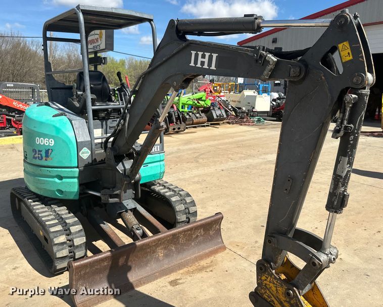 image for item NS9535 2017 IHI 25V4-F mini excavator