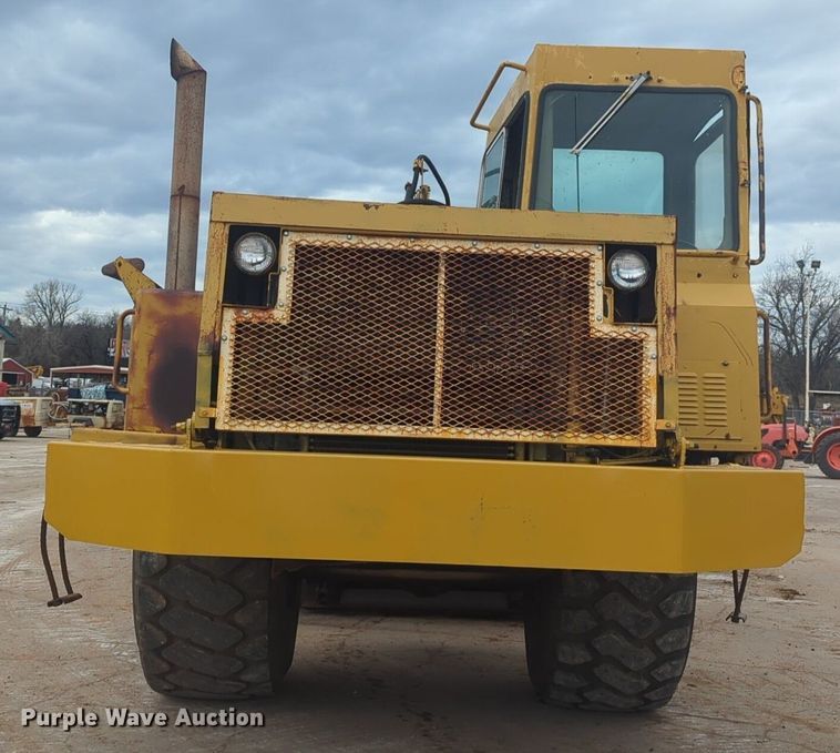 image for item NZ9403 1984 Caterpillar 615 elevating scraper
