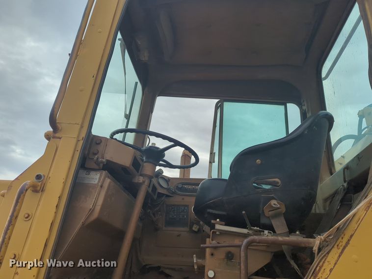 image for item NZ9403 1984 Caterpillar 615 elevating scraper