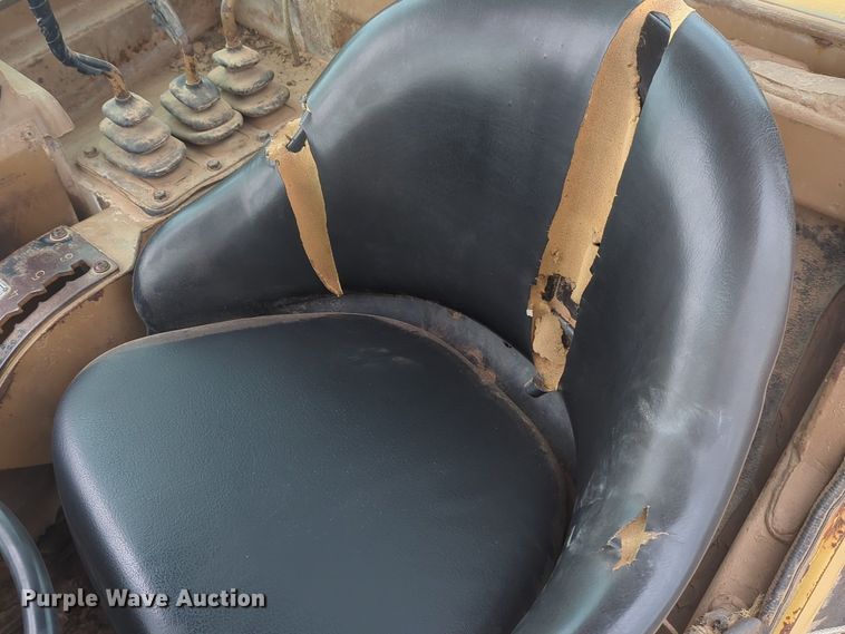 image for item NZ9403 1984 Caterpillar 615 elevating scraper