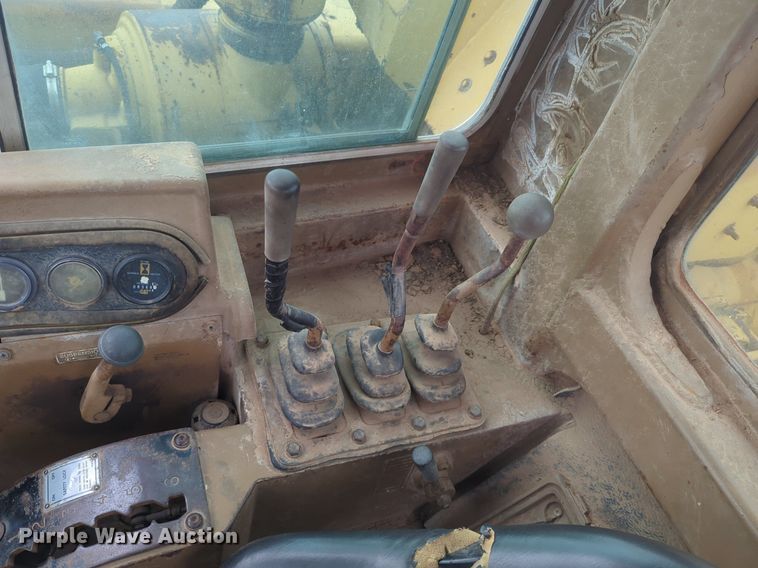 image for item NZ9403 1984 Caterpillar 615 elevating scraper