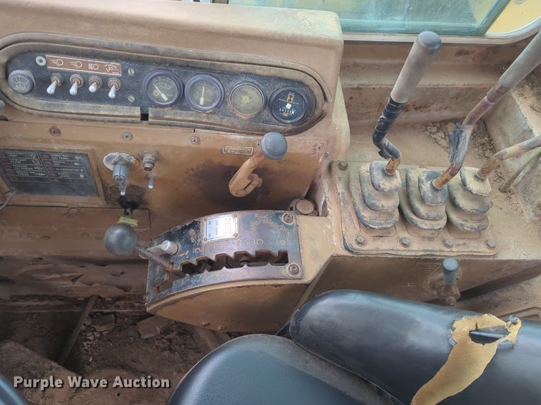 image for item NZ9403 1984 Caterpillar 615 elevating scraper