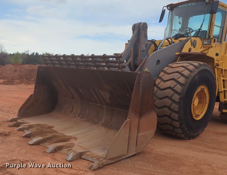 image for item NZ9433 2004 Volvo L220E wheel loader