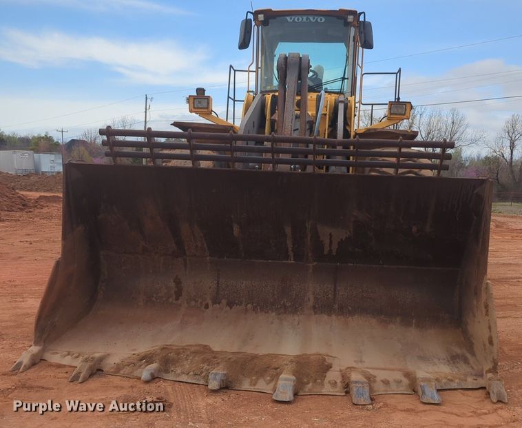 image for item NZ9433 2004 Volvo L220E wheel loader