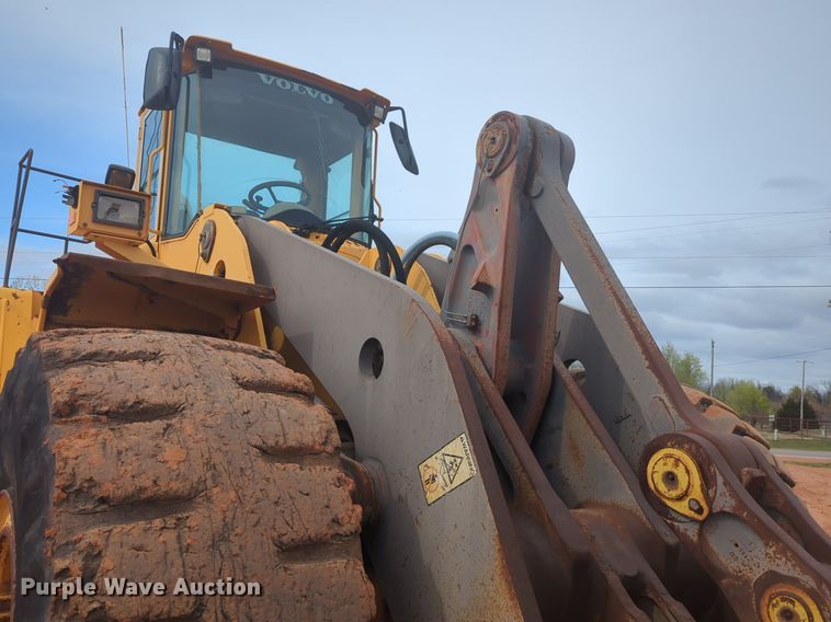 image for item NZ9433 2004 Volvo L220E wheel loader