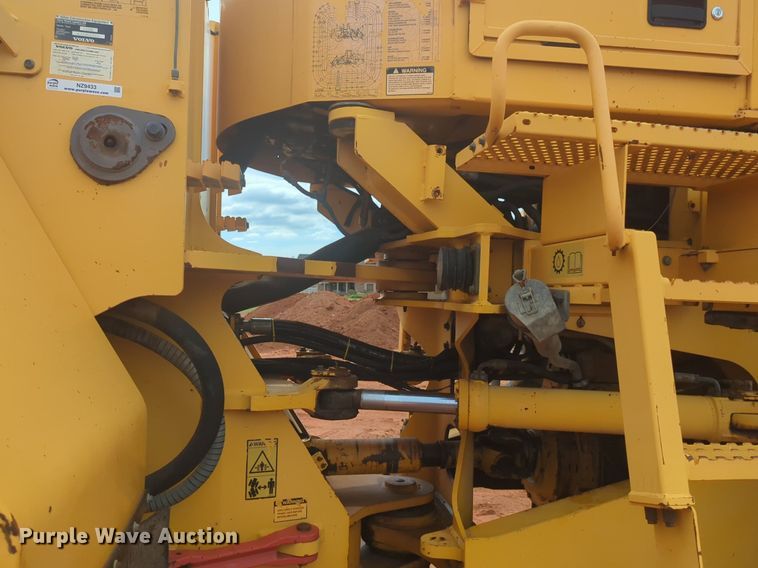 image for item NZ9433 2004 Volvo L220E wheel loader