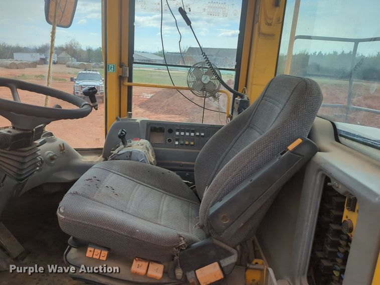 image for item NZ9433 2004 Volvo L220E wheel loader