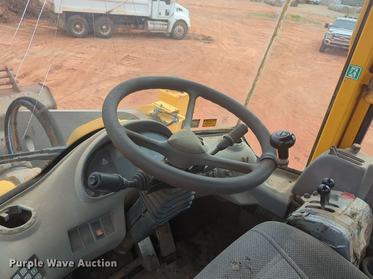 image for item NZ9433 2004 Volvo L220E wheel loader