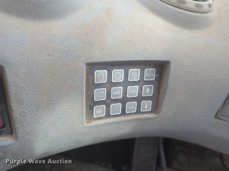 image for item NZ9433 2004 Volvo L220E wheel loader