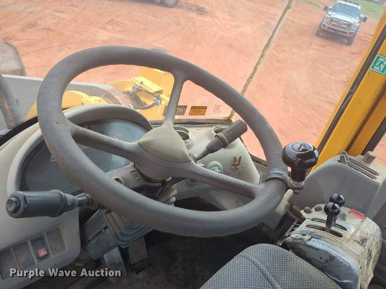 image for item NZ9433 2004 Volvo L220E wheel loader