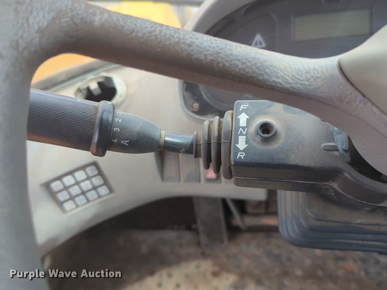 image for item NZ9433 2004 Volvo L220E wheel loader