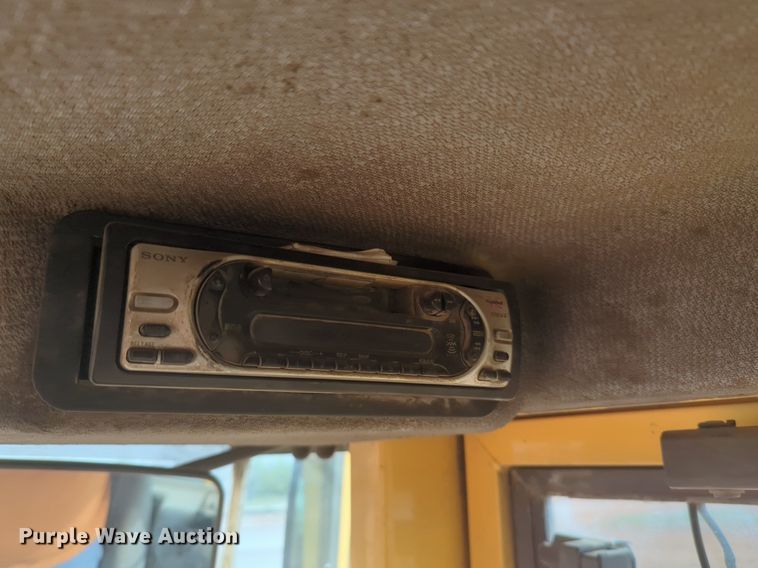 image for item NZ9433 2004 Volvo L220E wheel loader