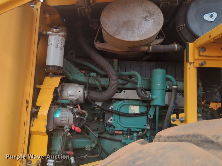 image for item NZ9433 2004 Volvo L220E wheel loader