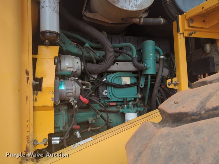 image for item NZ9433 2004 Volvo L220E wheel loader