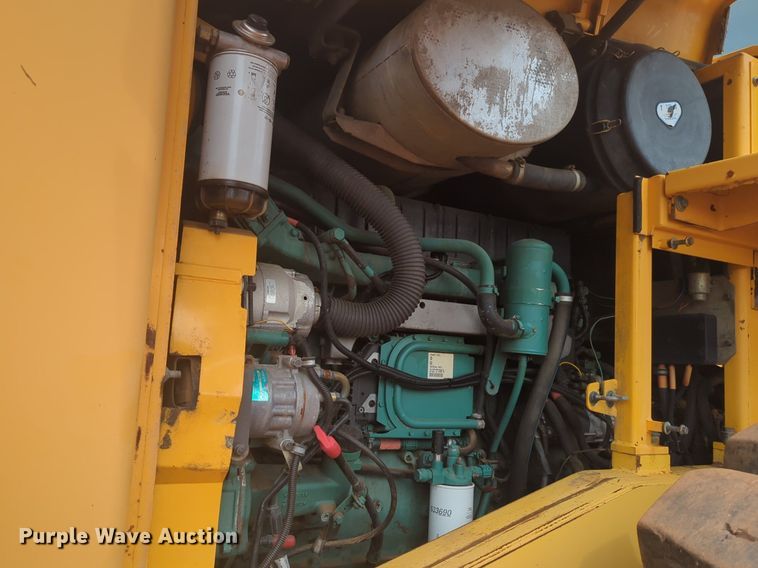 image for item NZ9433 2004 Volvo L220E wheel loader