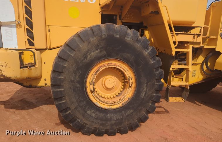 image for item NZ9433 2004 Volvo L220E wheel loader
