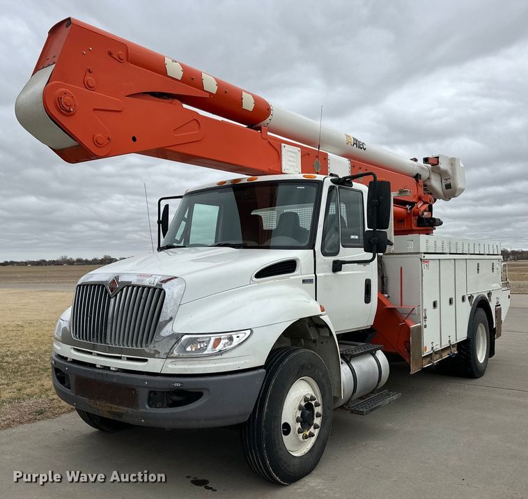 image for item OA9640 2011 International 4400 bucket truck