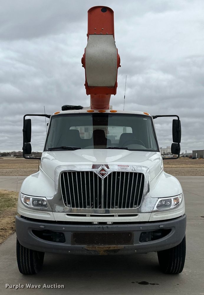 image for item OA9640 2011 International 4400 bucket truck