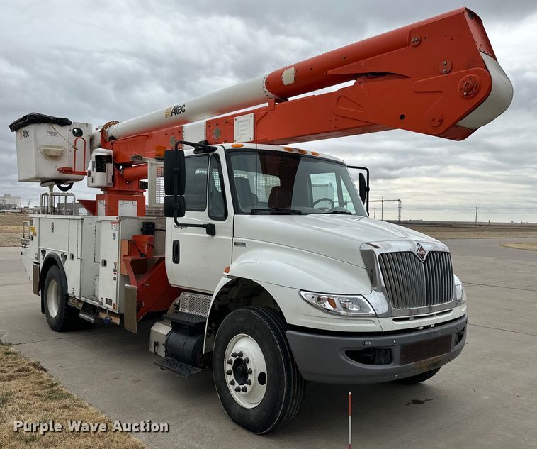 image for item OA9640 2011 International 4400 bucket truck