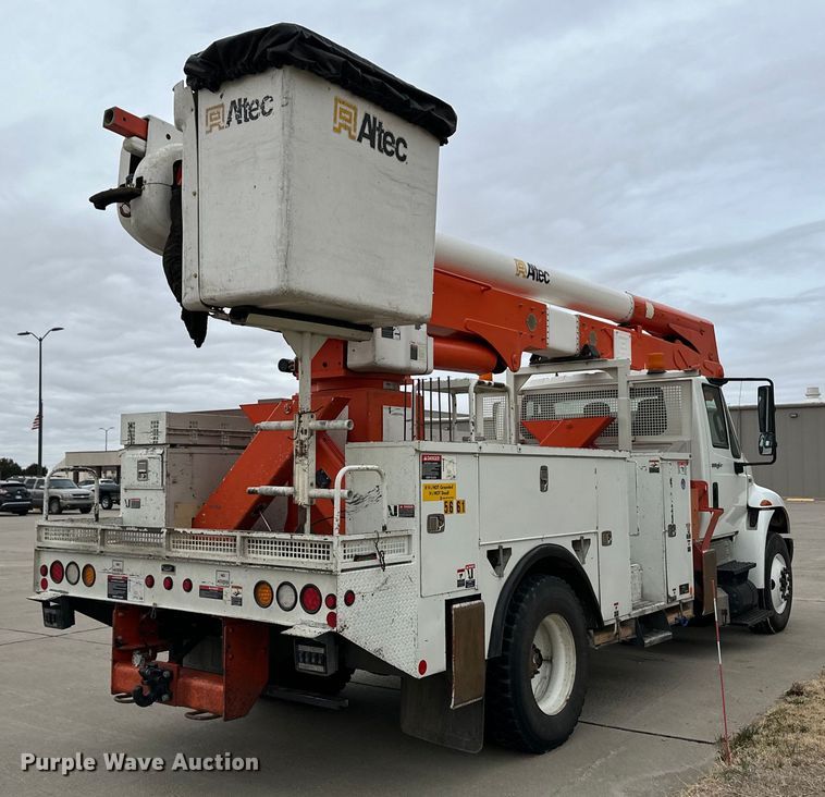 image for item OA9640 2011 International 4400 bucket truck