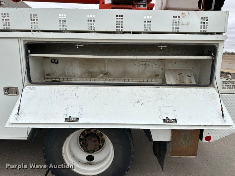 image for item OA9640 2011 International 4400 bucket truck