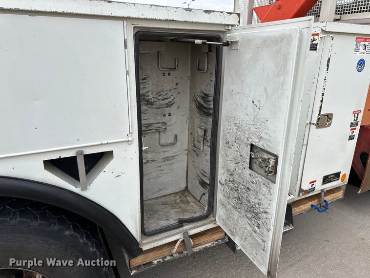 image for item OA9640 2011 International 4400 bucket truck