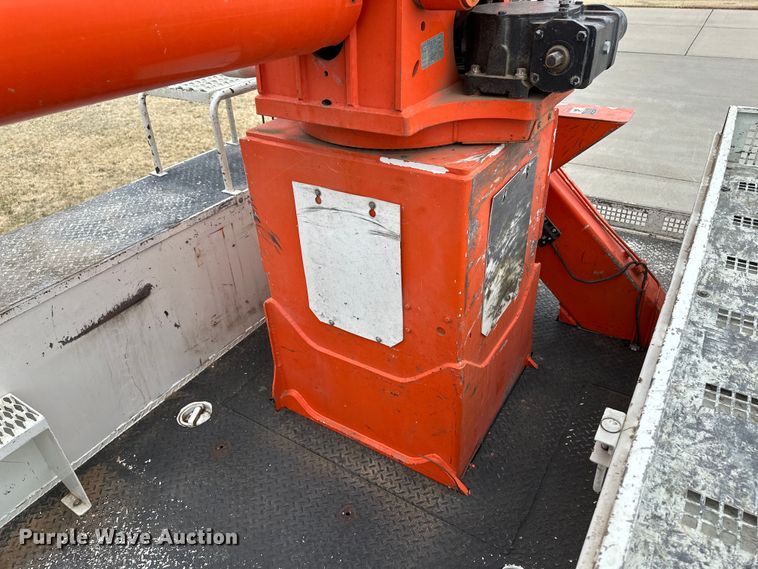 image for item OA9640 2011 International 4400 bucket truck