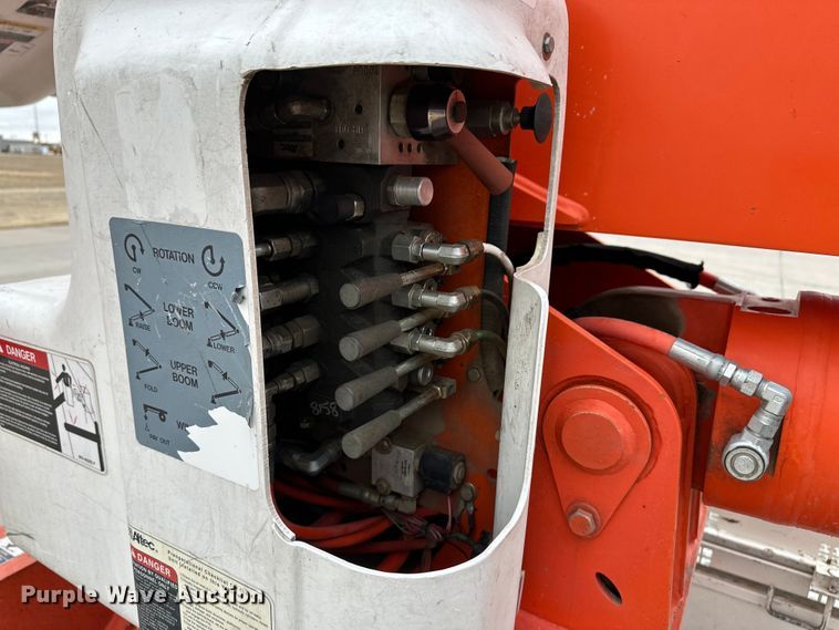 image for item OA9640 2011 International 4400 bucket truck