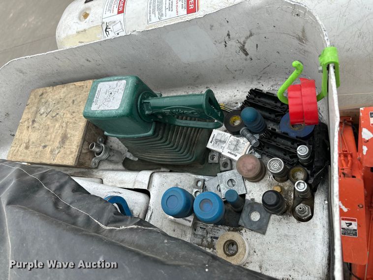 image for item OA9640 2011 International 4400 bucket truck