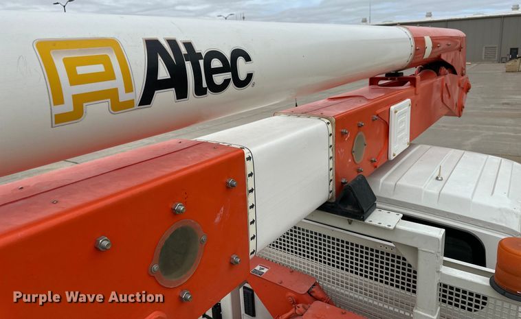 image for item OA9640 2011 International 4400 bucket truck