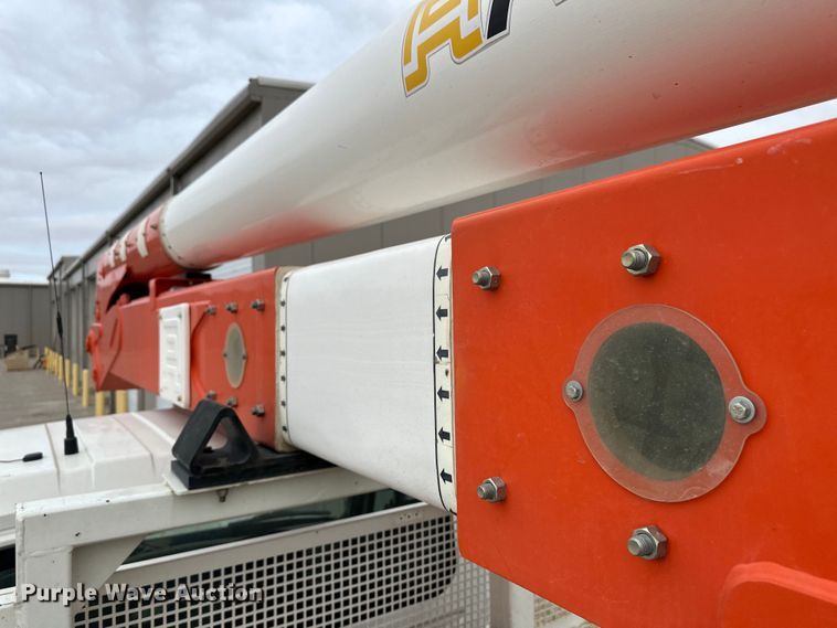 image for item OA9640 2011 International 4400 bucket truck