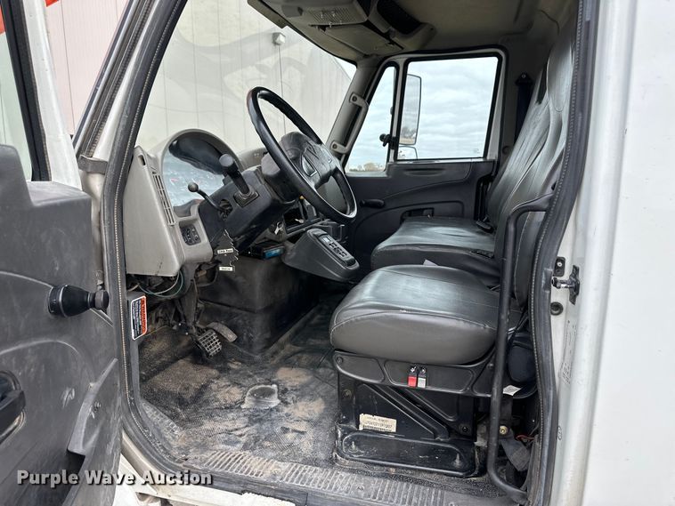 image for item OA9640 2011 International 4400 bucket truck