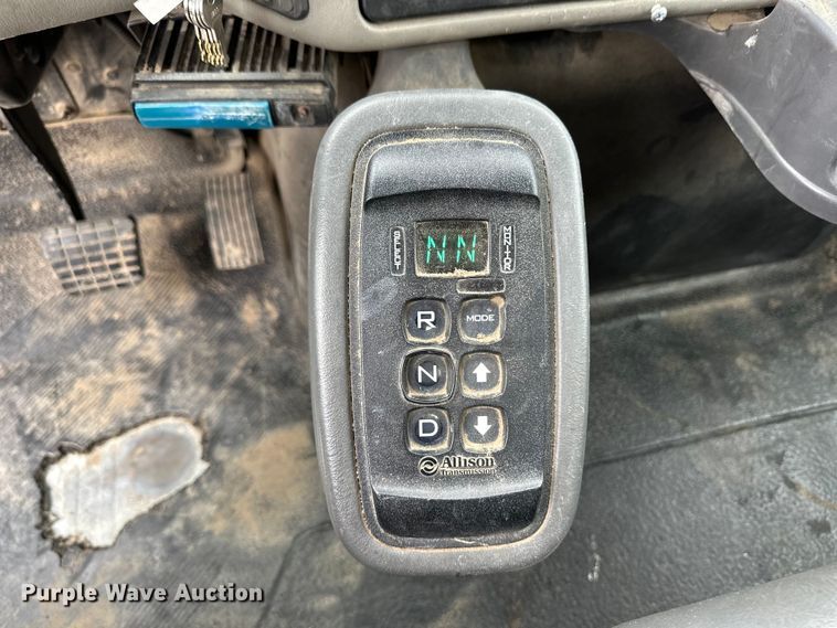 image for item OA9640 2011 International 4400 bucket truck