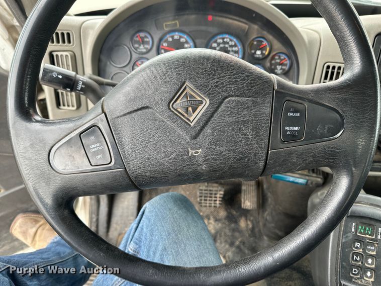 image for item OA9640 2011 International 4400 bucket truck