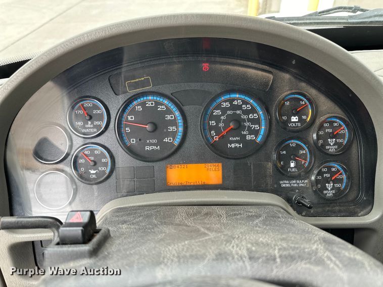 image for item OA9640 2011 International 4400 bucket truck