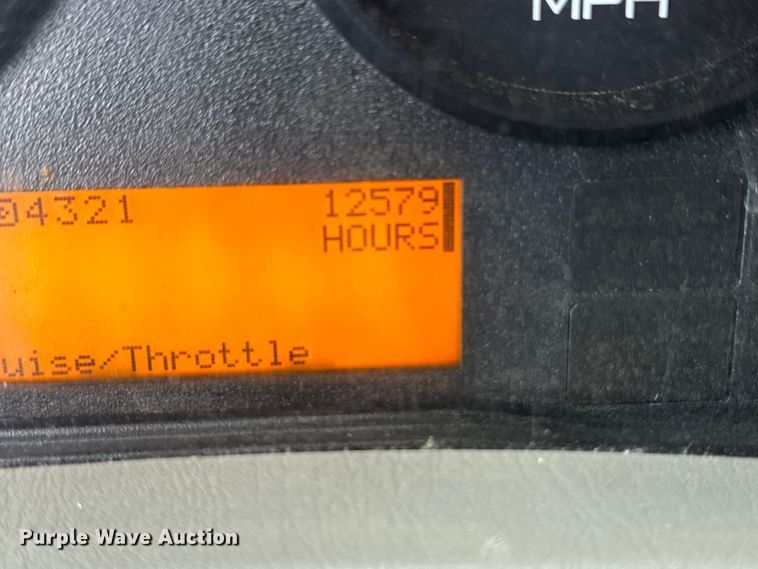 image for item OA9640 2011 International 4400 bucket truck