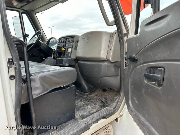 image for item OA9640 2011 International 4400 bucket truck