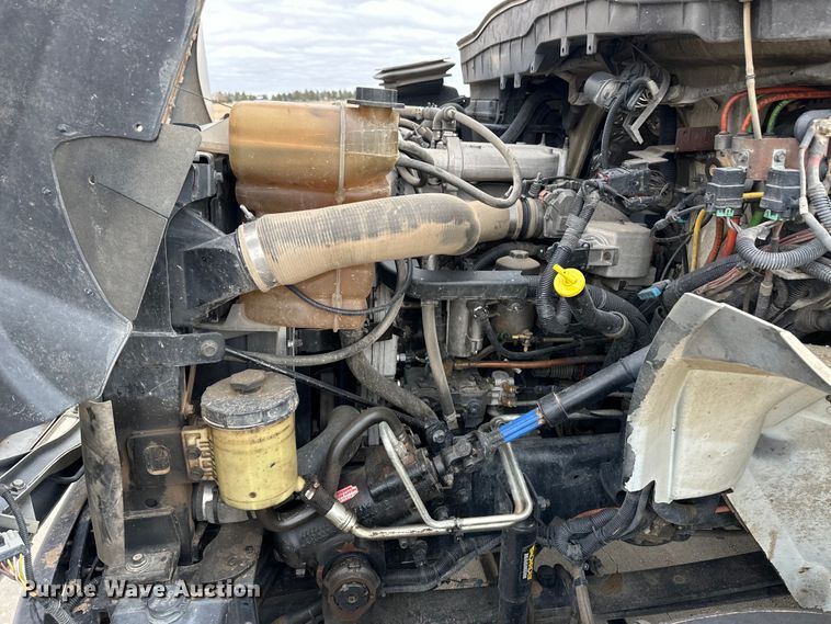 image for item OA9640 2011 International 4400 bucket truck