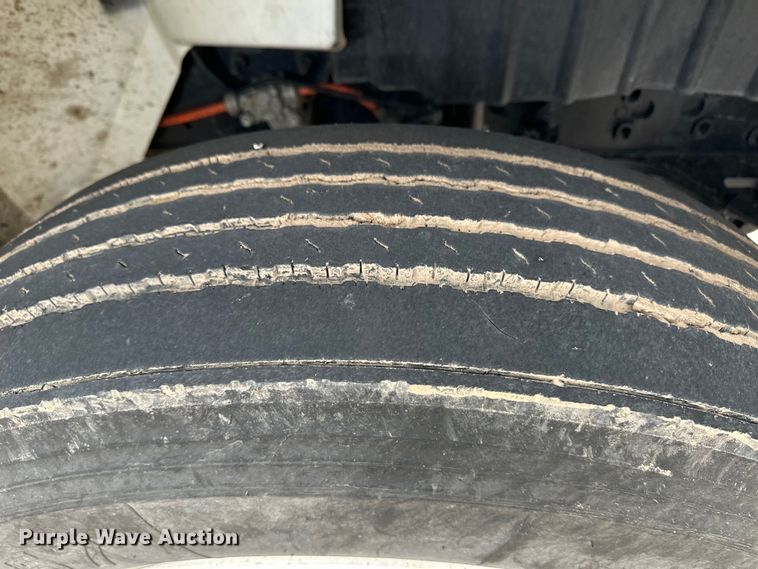 image for item OA9640 2011 International 4400 bucket truck