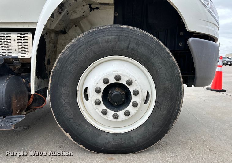 image for item OA9640 2011 International 4400 bucket truck