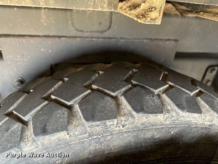 image for item OA9640 2011 International 4400 bucket truck