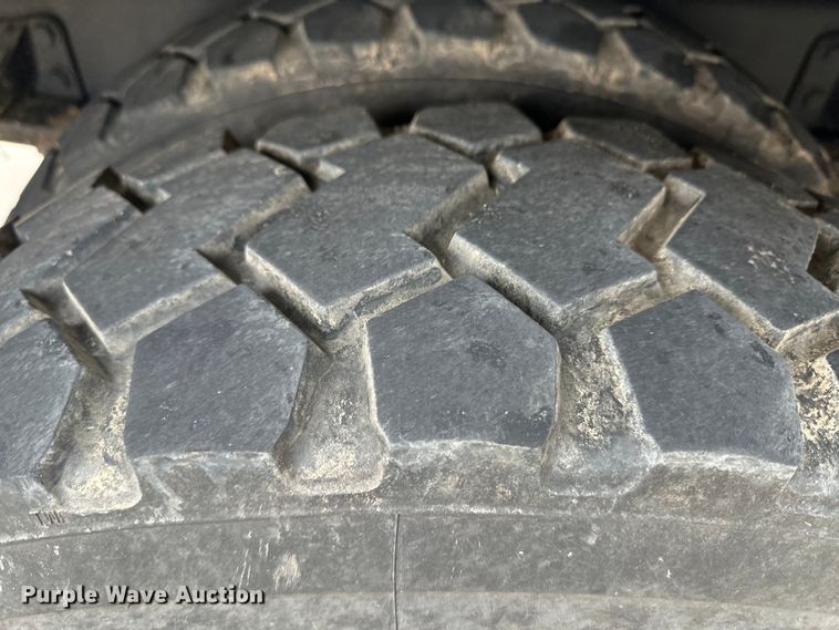 image for item OA9640 2011 International 4400 bucket truck