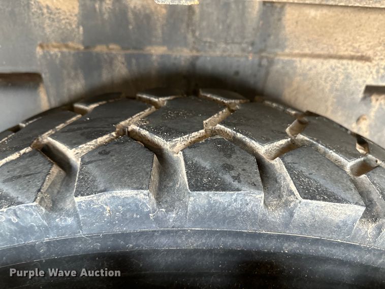 image for item OA9640 2011 International 4400 bucket truck