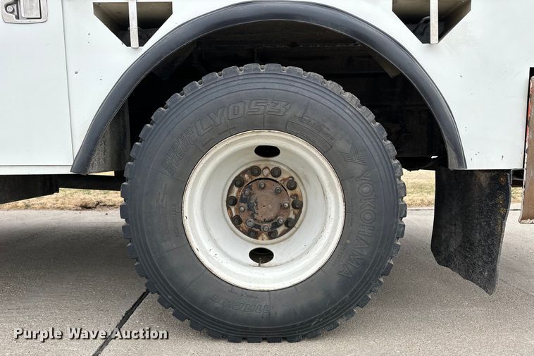 image for item OA9640 2011 International 4400 bucket truck