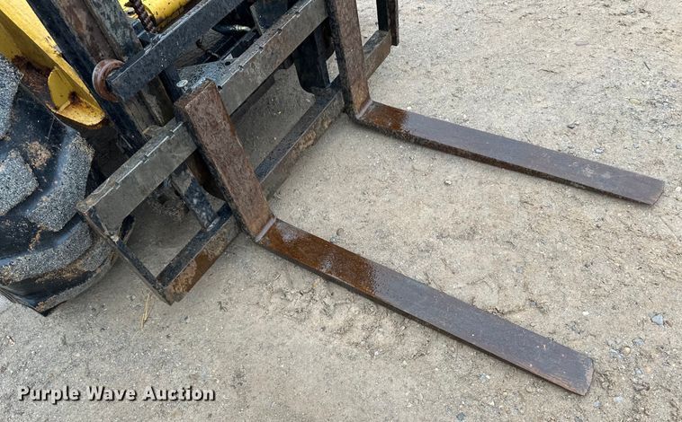 image for item OA9664 2005 Mastercraft C-06-1306 forklift