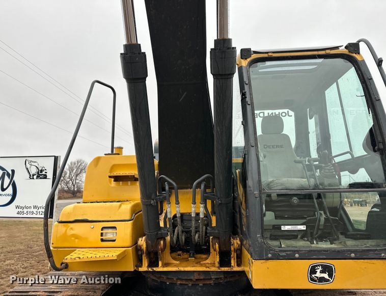 image for item OA9665 2015 John Deere 210G LC excavator