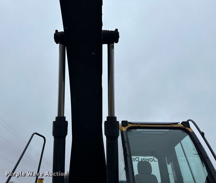 image for item OA9665 2015 John Deere 210G LC excavator