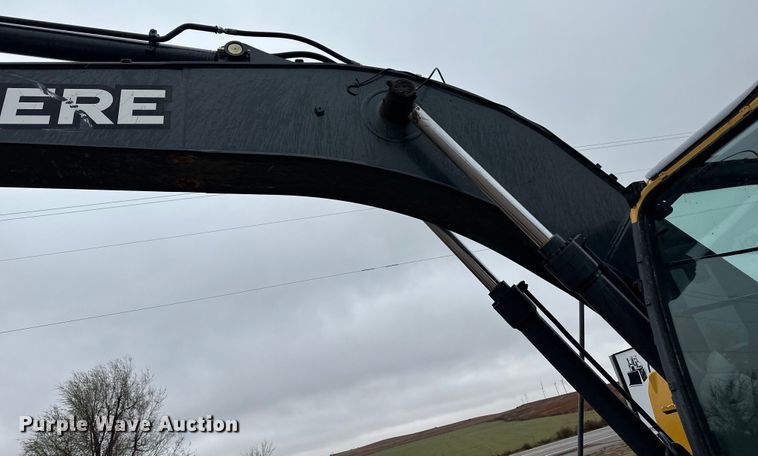 image for item OA9665 2015 John Deere 210G LC excavator